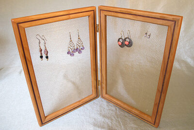 Earring Screen