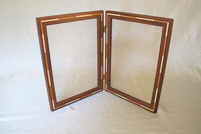 Earring Screen Walnut